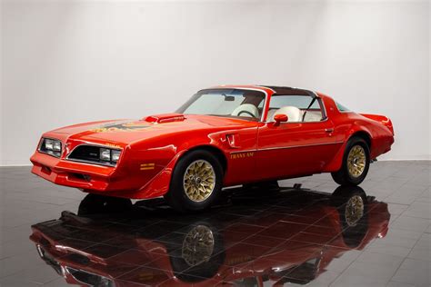 Learn about the 1977 Pontiac Trans Am, a muscle car that met the emission regulations with a smaller box engine and a unique design. Discover its powertrain, …